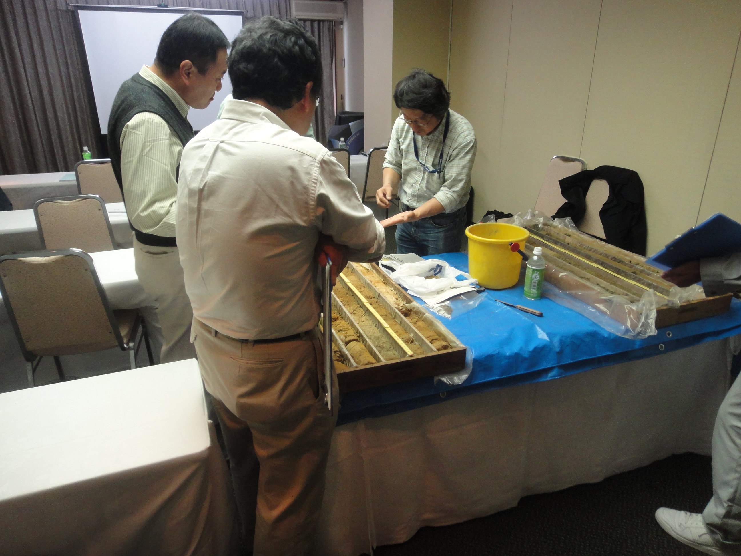VOCs研修会コア観察実習写真
